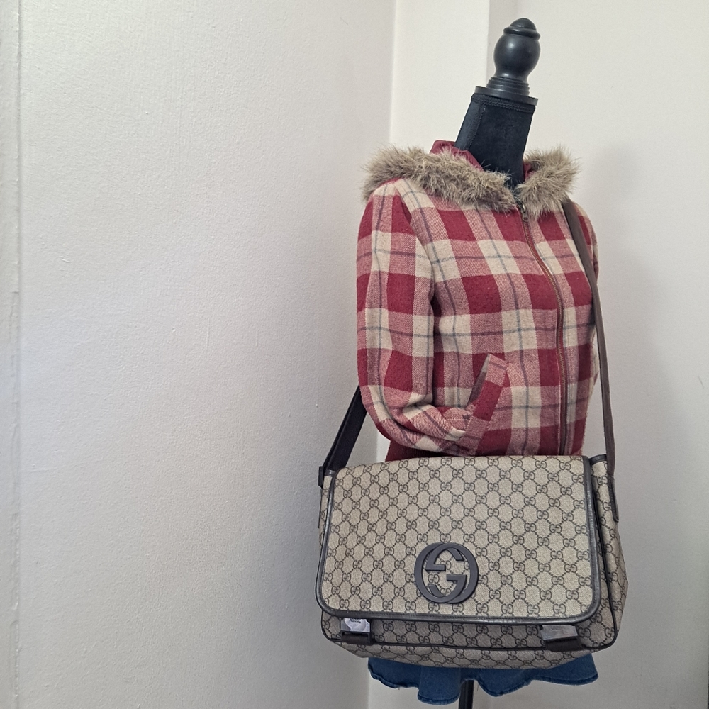 Gucci Brown GG Supreme Canvas Messenger Bag